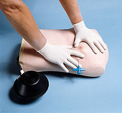 Ciências Médicas Manikin de tubo de peito para tensão Pneumotórax Modelo de treinamento de descompressão