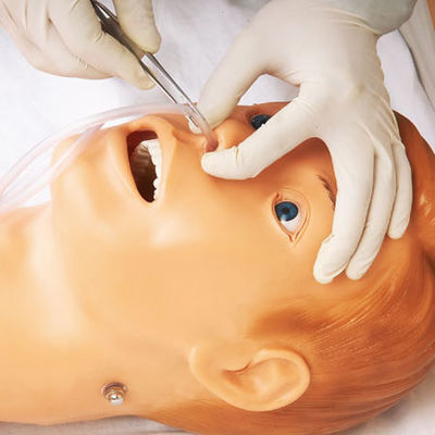 Formação de primeiros socorros inteligentes Maniquínio de tamanho humano Educação em enfermagem clínica