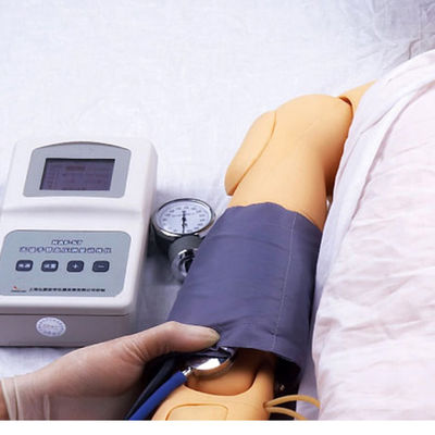 Manikin de enfermagem multiuso com funções de treinamento em venenetração e medição da pressão arterial