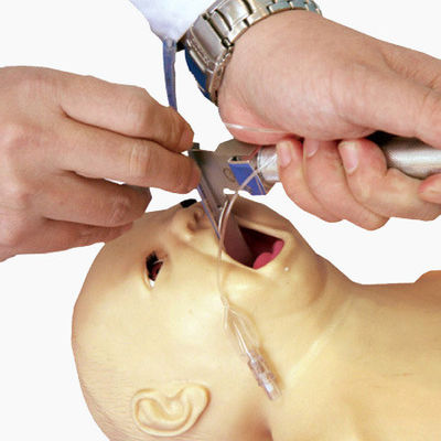 Instrução de RCP com manequim